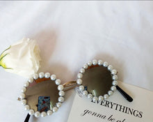 Load image into Gallery viewer, Pearl Style Sunglasses
