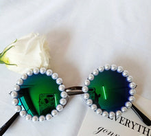 Load image into Gallery viewer, Pearl Style Sunglasses
