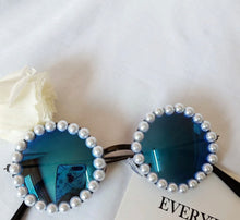 Load image into Gallery viewer, Pearl Style Sunglasses
